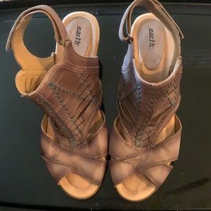 Earth Libra Grey Sandals, Size 12